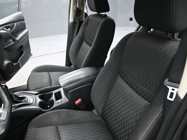 Used 2018 Nissan Rogue SV image 14