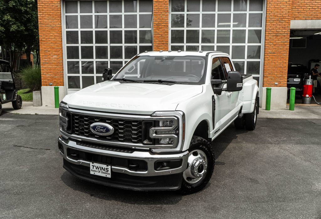 Used 2025 Ford F350 Lariat w/ Lariat Ultimate Package AWD/4WD image 2