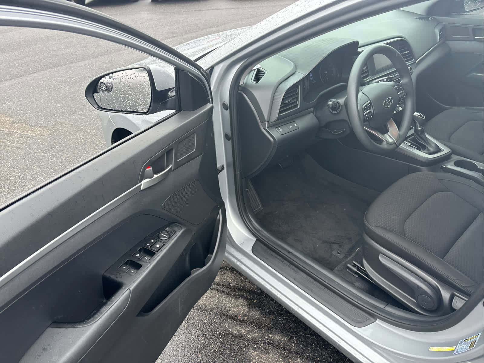 Used 2020 Hyundai Elantra SE w/ Cargo Package (C1) FWD image 7