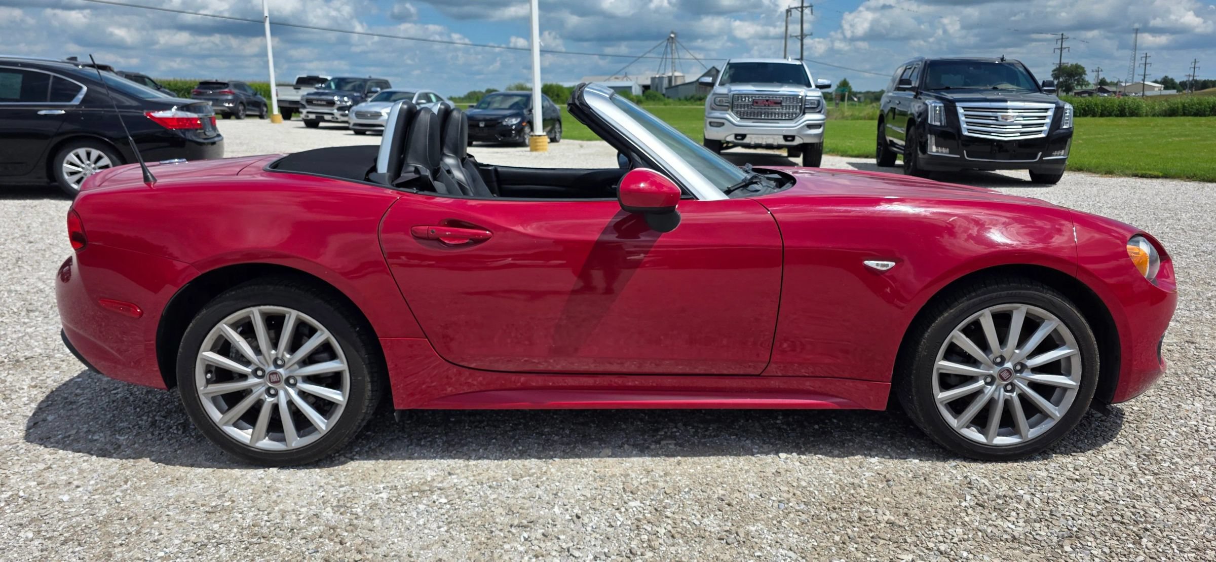 Used 2017 FIAT 124 Spider Lusso RWD image 2