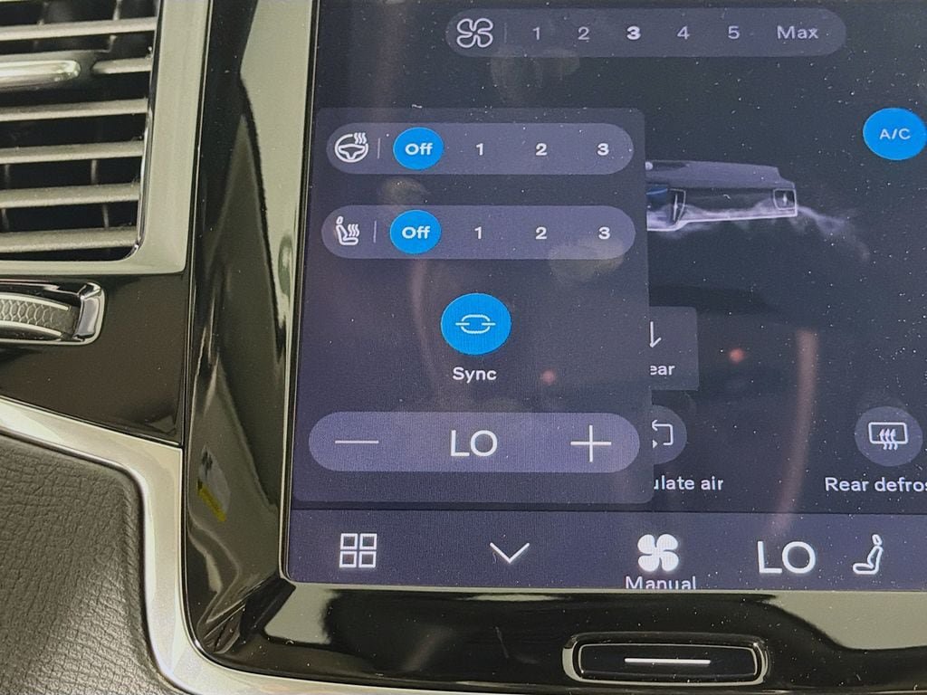 Certified 2023 Volvo XC90 T8 Plus AWD/4WD image 21