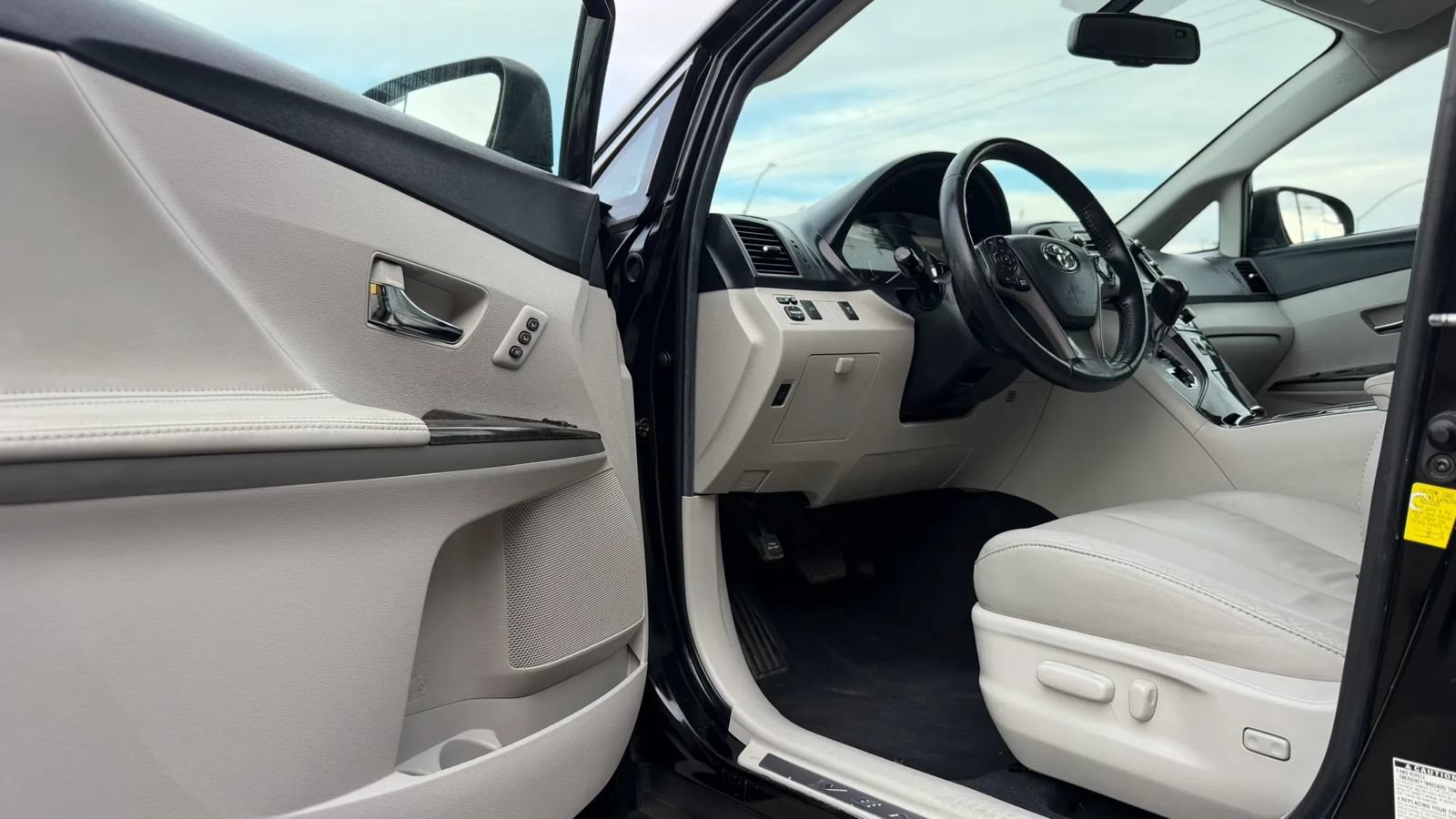 Used 2014 Toyota Venza XLE AWD/4WD image 9