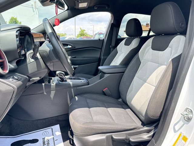 Certified 2025 Chevrolet Trax RS w/ Driver Confidence Package FWD image 11