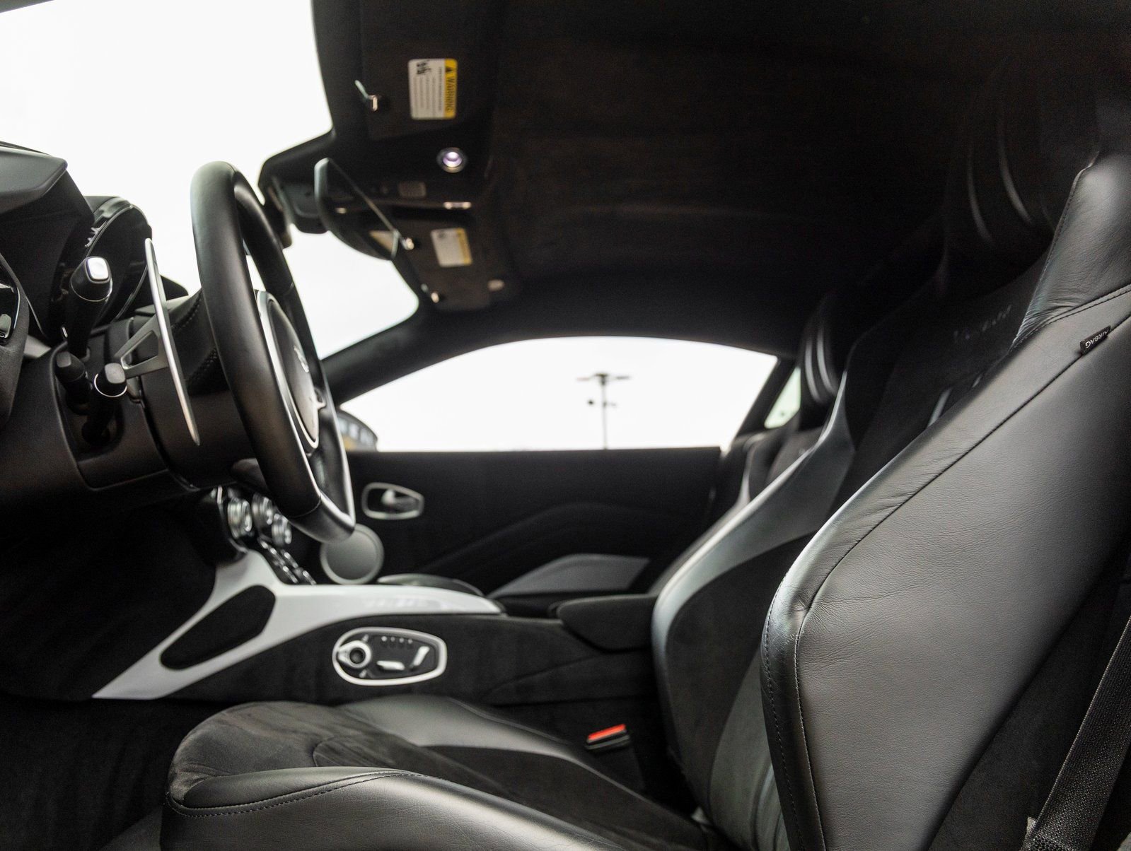 Used 2019 Aston Martin V8 Vantage Coupe image 22