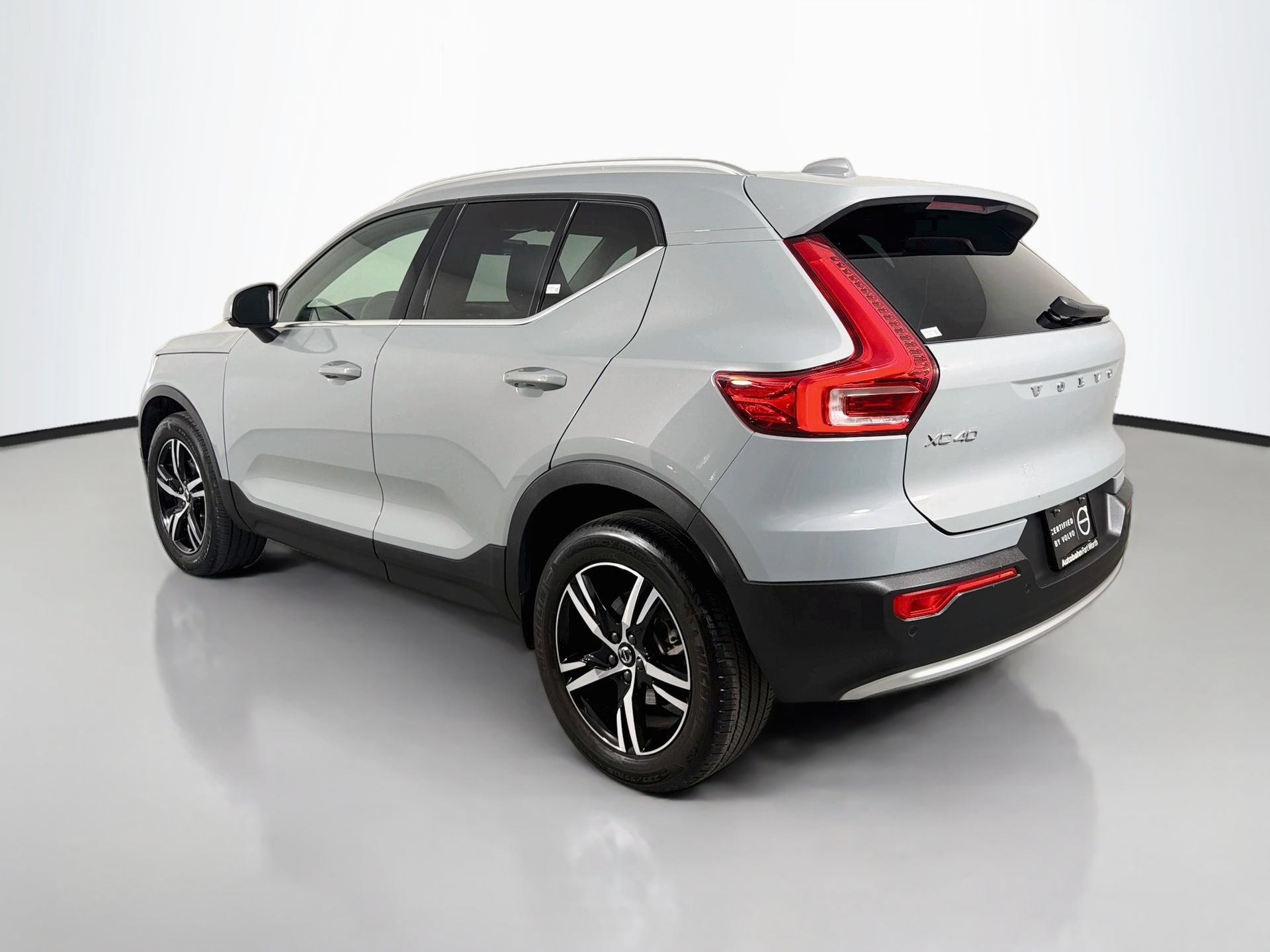 Certified 2024 Volvo XC40 B5 Core AWD/4WD image 8