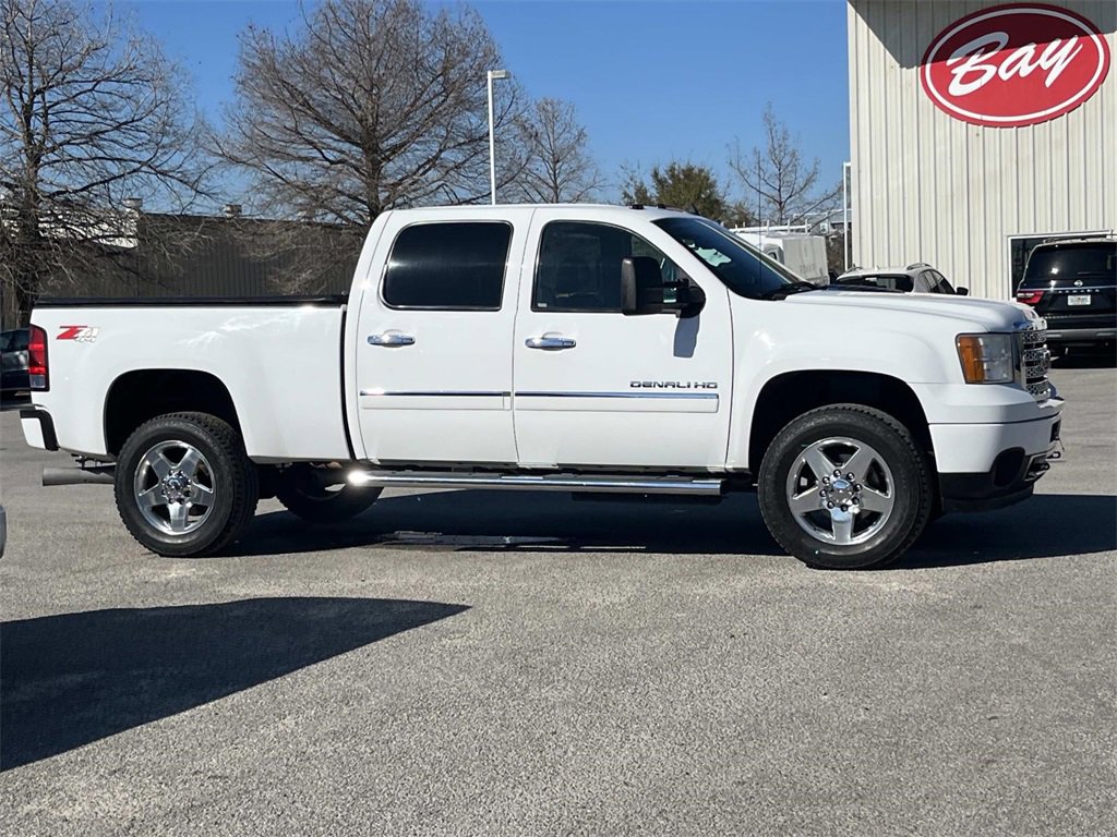 Used 2014 GMC Sierra 2500 Denali w/ Suspension Package, Off-Road image 6
