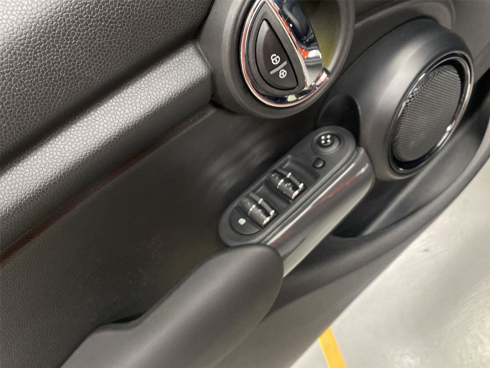 Used 2020 MINI Cooper 4-Door Hardtop FWD image 19