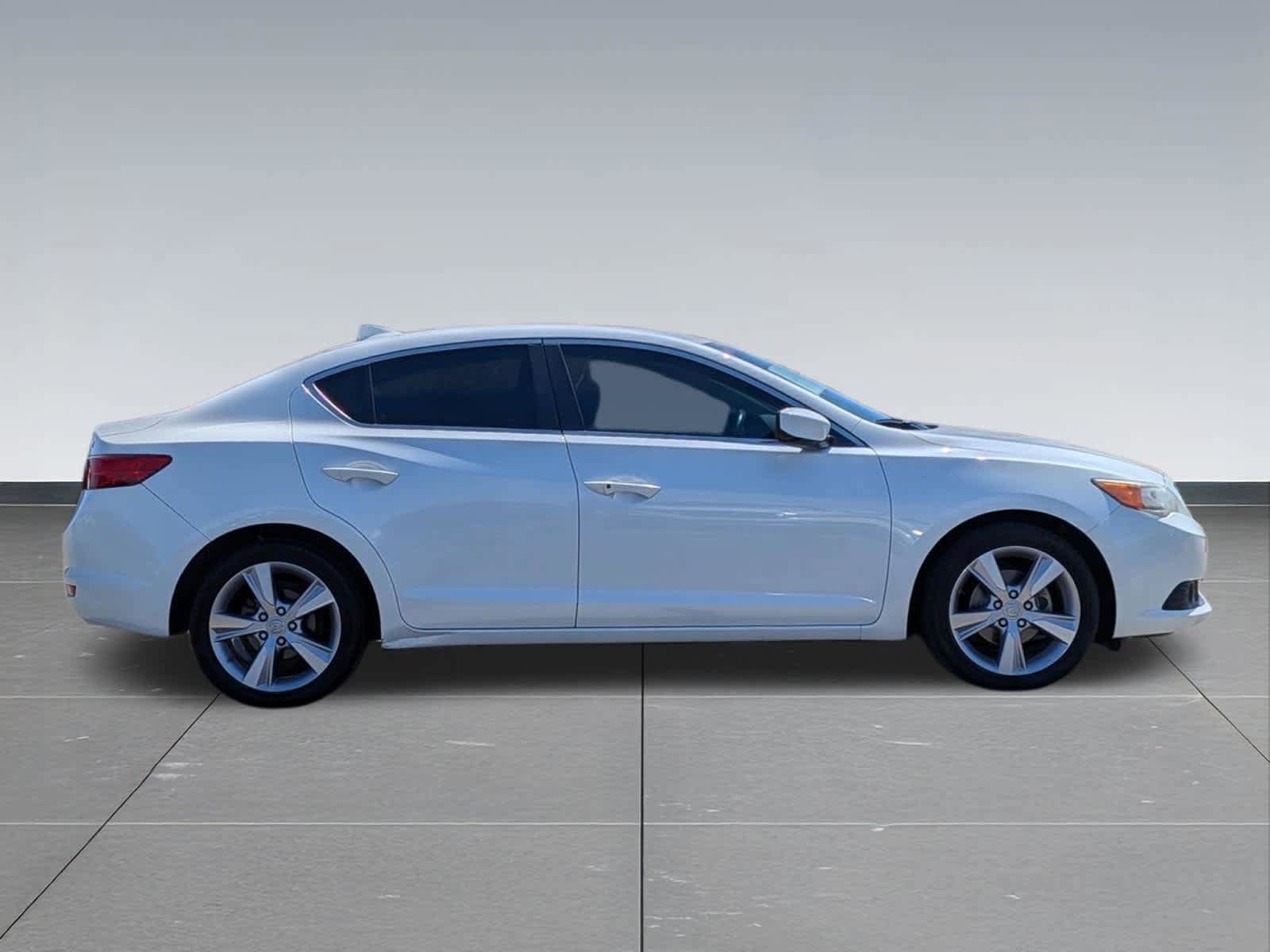 Used 2013 Acura ILX w/ Technology Package FWD image 6