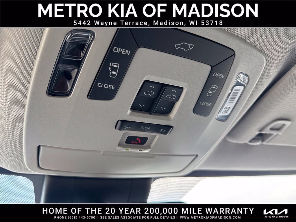 Used 2025 Toyota Sienna XLE AWD/4WD image 33