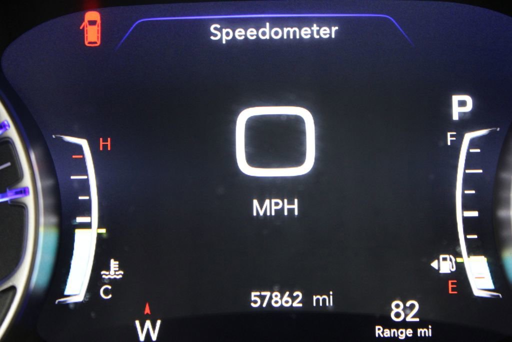 Used 2024 Chrysler Pacifica Touring-L image 41