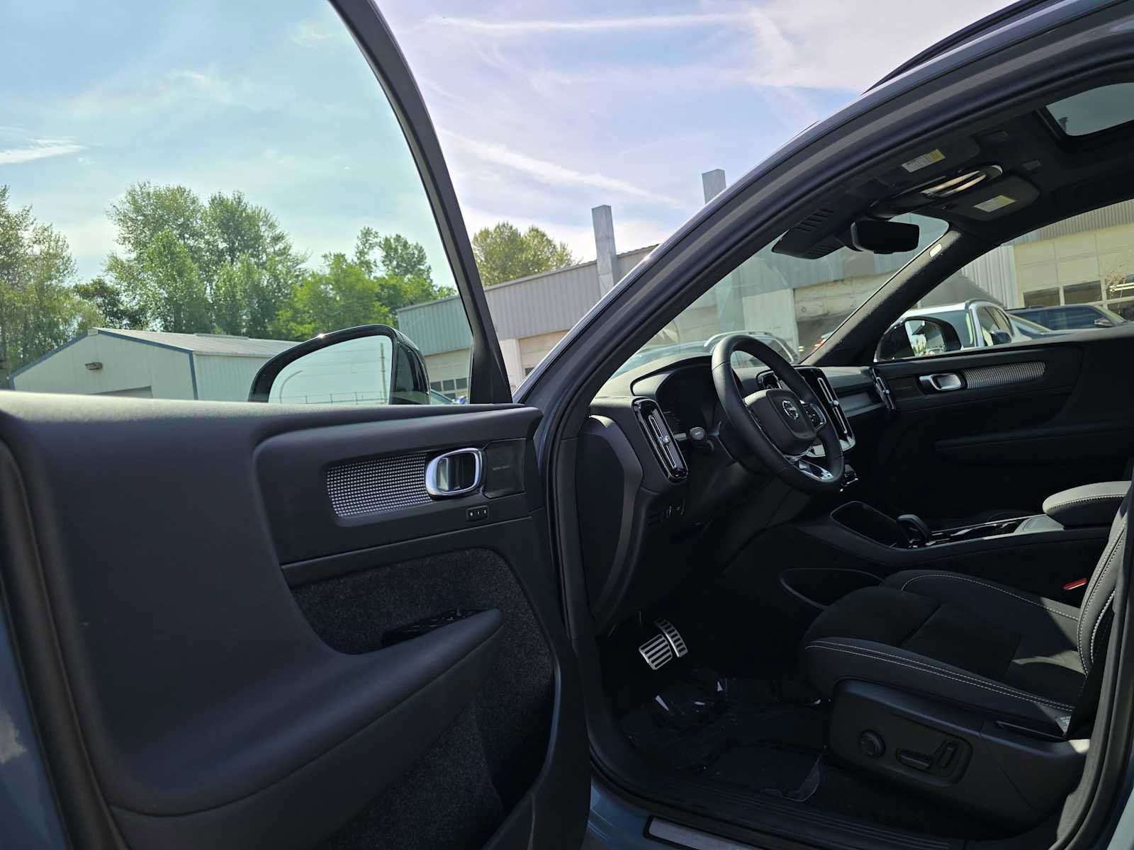 Used 2022 Volvo XC40 P8 Recharge Ultimate AWD/4WD image 19