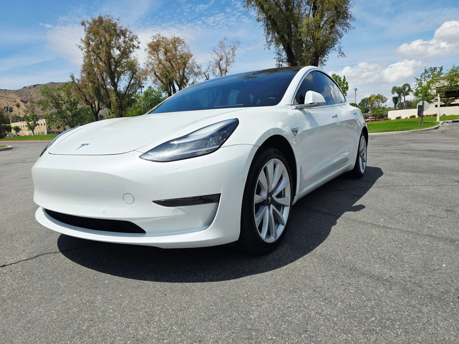 Used 2017 Tesla Model 3 Long Range RWD image 4