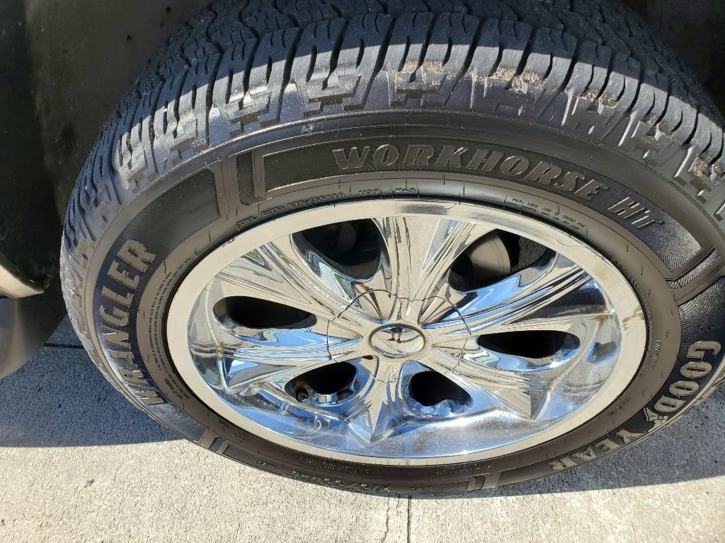 Used 2004 Chevrolet Tahoe LS RWD image 16