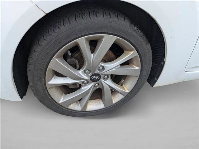 Used 2017 Hyundai Veloster FWD image 10