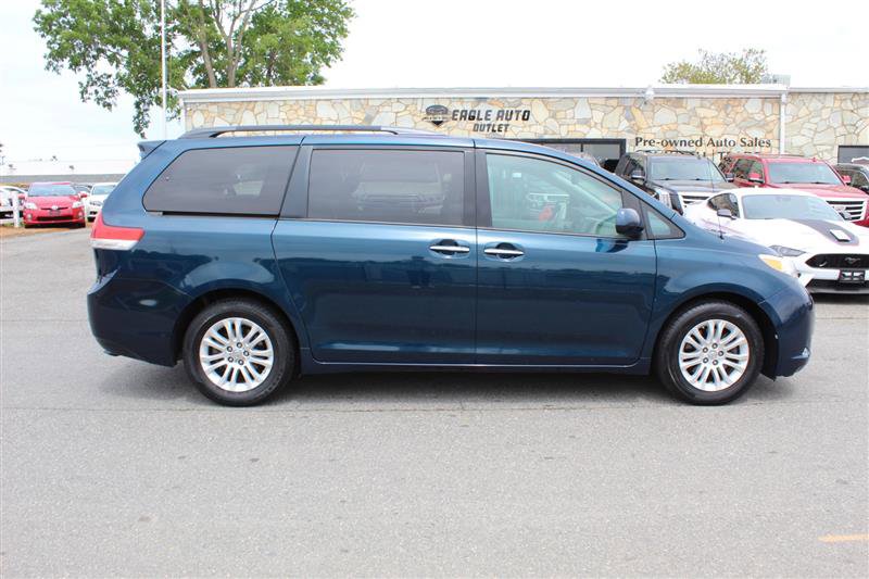 Used 2012 Toyota Sienna XLE FWD image 8