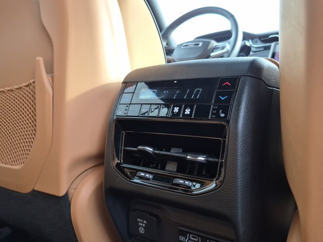 Used 2024 Jeep Grand Cherokee Summit w/ Adv Protech Group IV AWD/4WD image 18