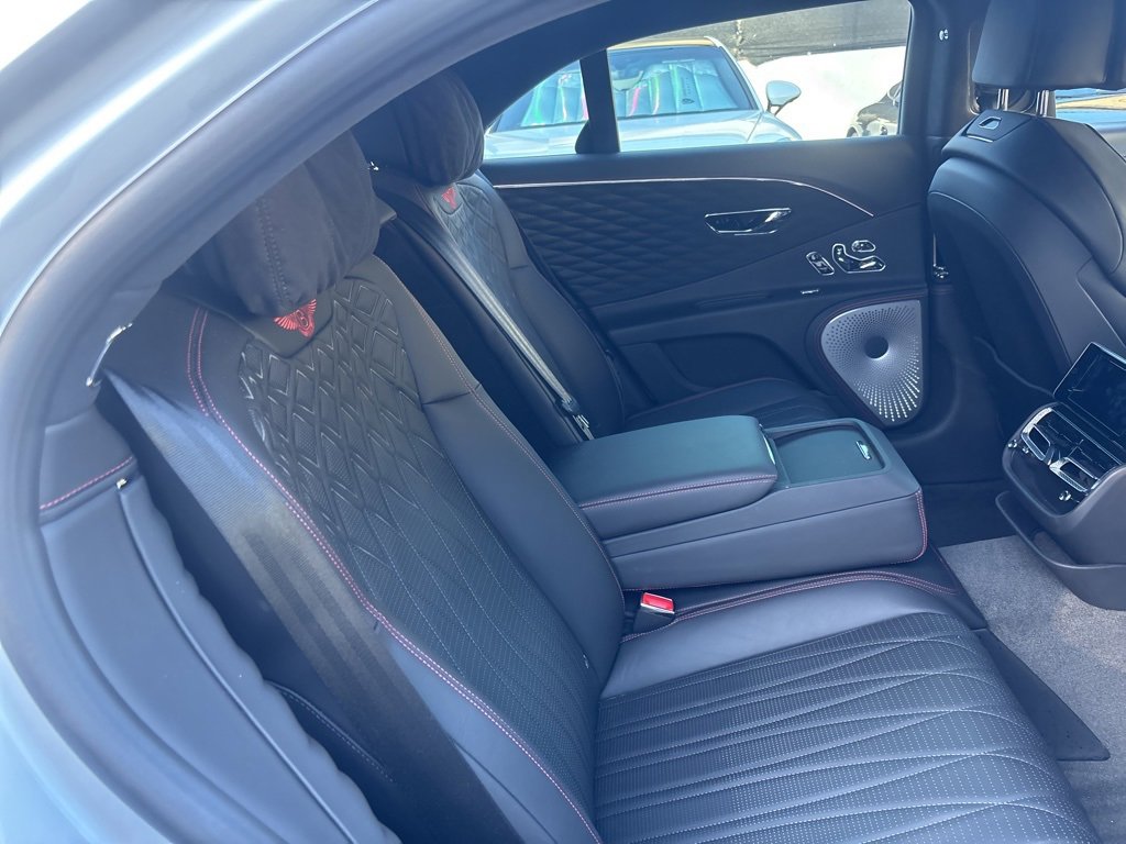 Used 2023 Bentley Flying Spur Azure image 9
