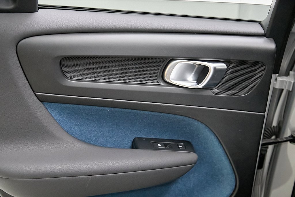 Certified 2023 Volvo XC40 Recharge Ultimate image 20