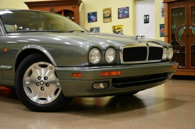 Used 1997 Jaguar XJ6 RWD image 3