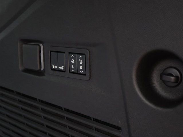 New 2026 GMC Yukon Elevation image 18