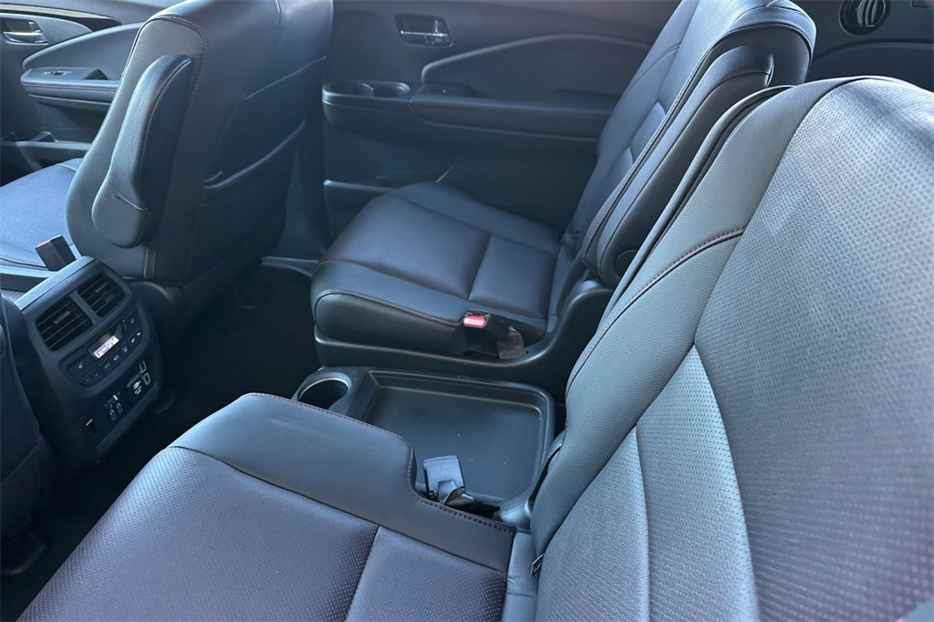 Certified 2022 Honda Pilot Black Edition image 5