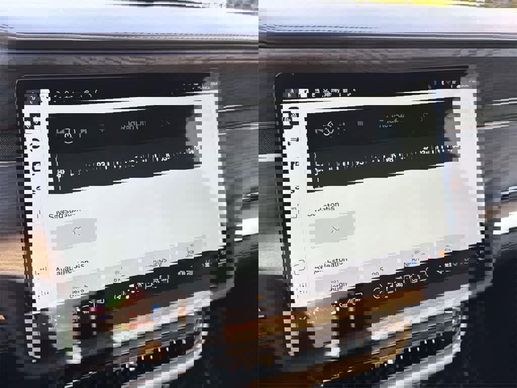 Used 2023 Rivian R1T Adventure image 17