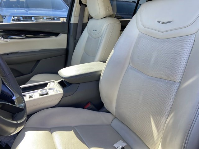 Certified 2023 Cadillac XT6 Premium Luxury image 12