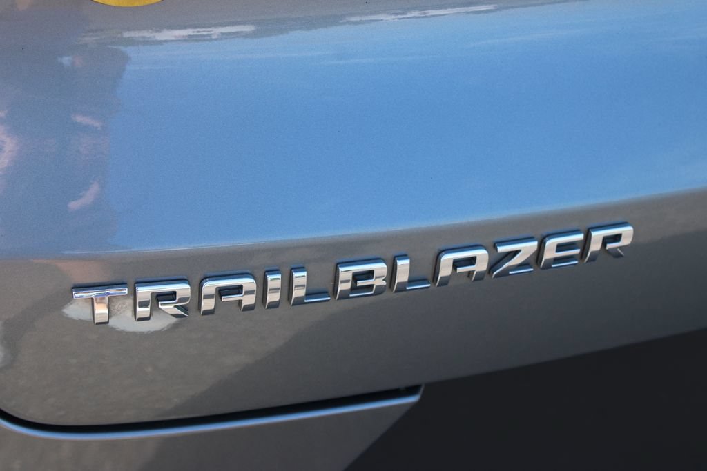 Used 2025 Chevrolet TrailBlazer LT w/ Convenience Package FWD image 14