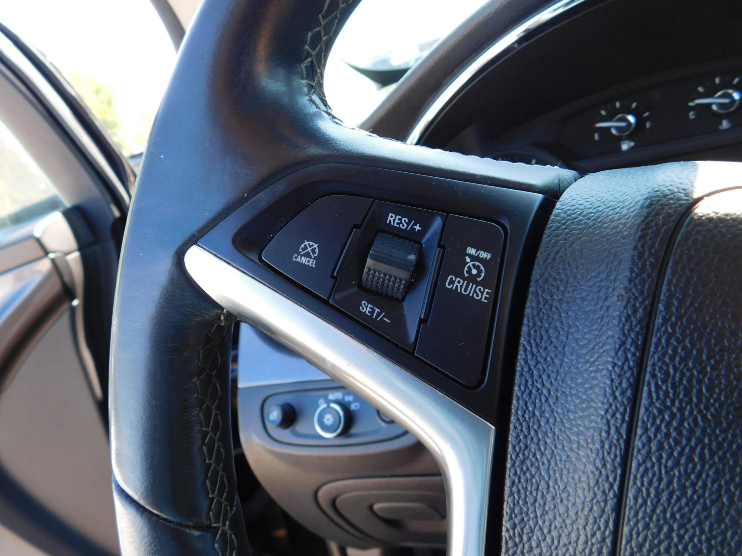 Used 2019 Buick Encore Sport Touring AWD/4WD image 19