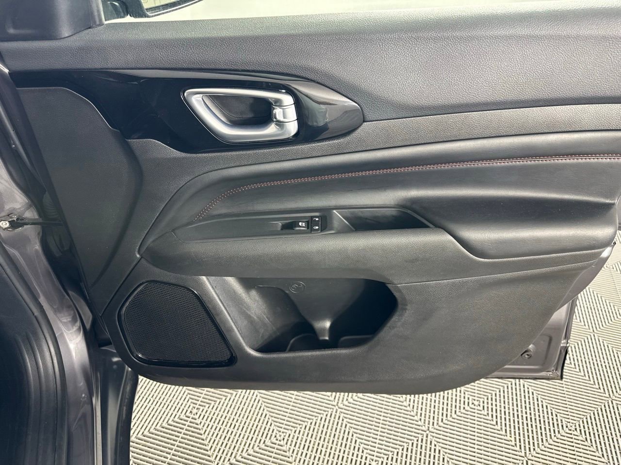 Used 2024 Jeep Compass Trailhawk image 26