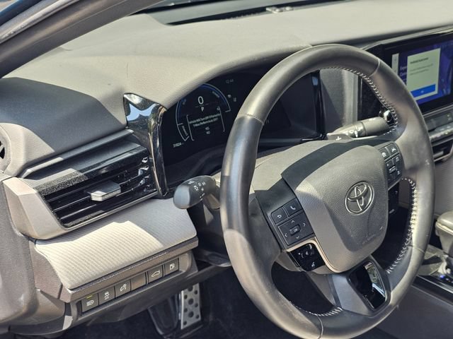 Used 2025 Toyota Camry SE FWD image 6