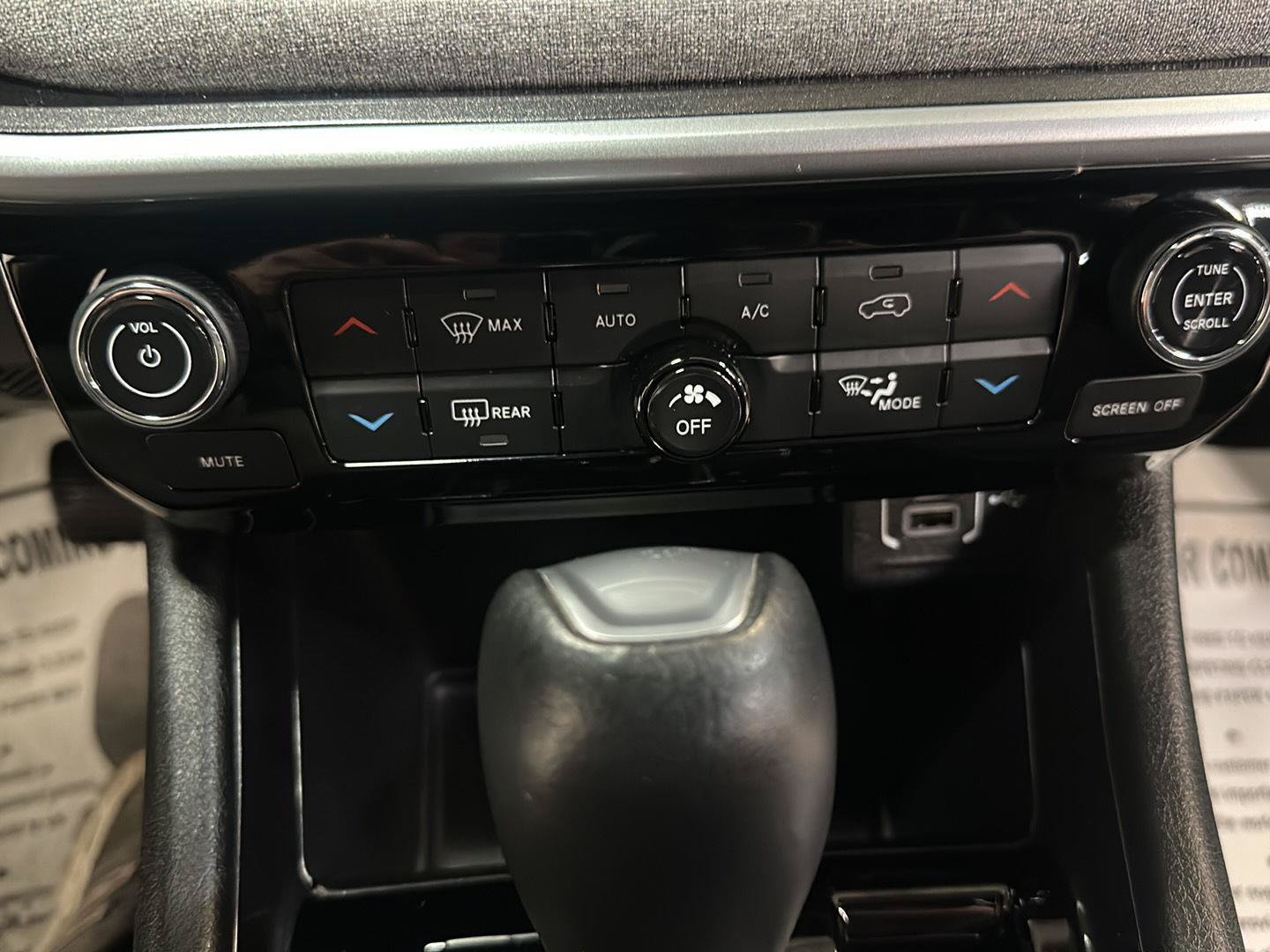 Used 2023 Jeep Compass Latitude w/ Convenience Group AWD/4WD image 22