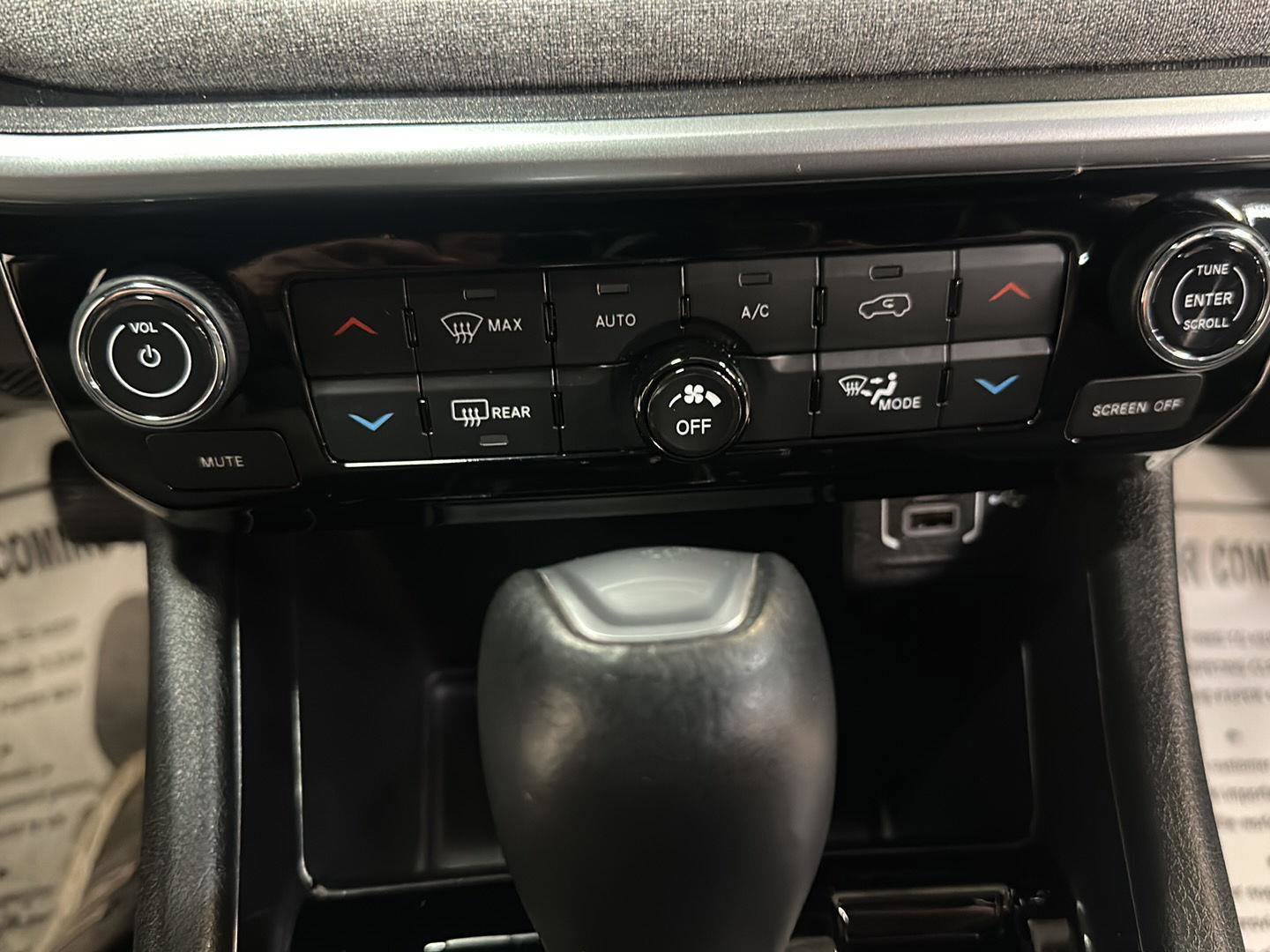 Used 2023 Jeep Compass Latitude w/ Convenience Group AWD/4WD image 22