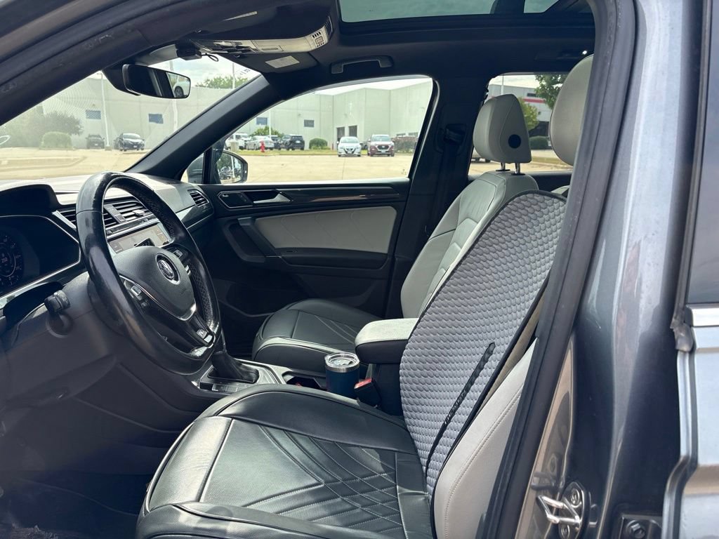 Used 2018 Volkswagen Tiguan SEL Premium w/ R-Line Package FWD image 11