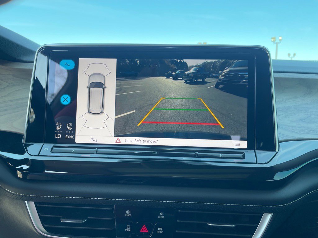 Used 2025 Volkswagen Atlas SE image 6