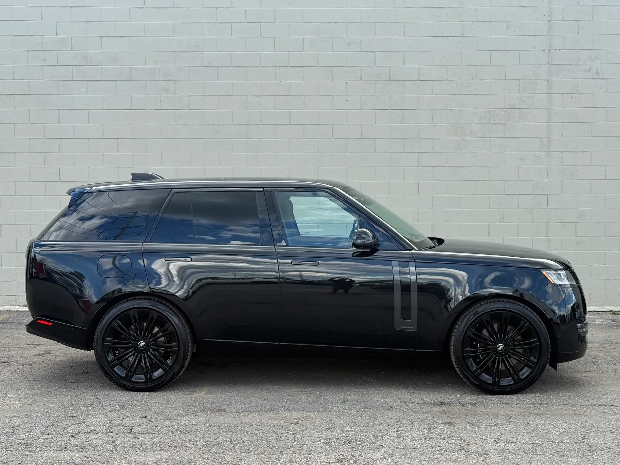 Used 2024 Land Rover Range Rover Autobiography AWD/4WD image 12