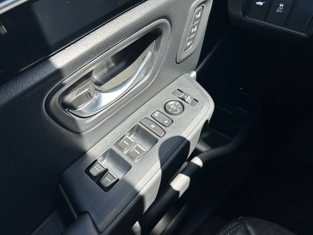 Used 2025 Honda Pilot Touring image 11