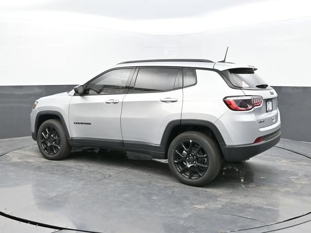 New 2025 Jeep Compass Latitude w/ Convenience Group AWD/4WD image 3