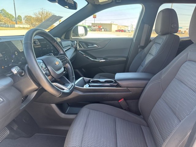 Used 2025 Chevrolet Equinox LT image 2