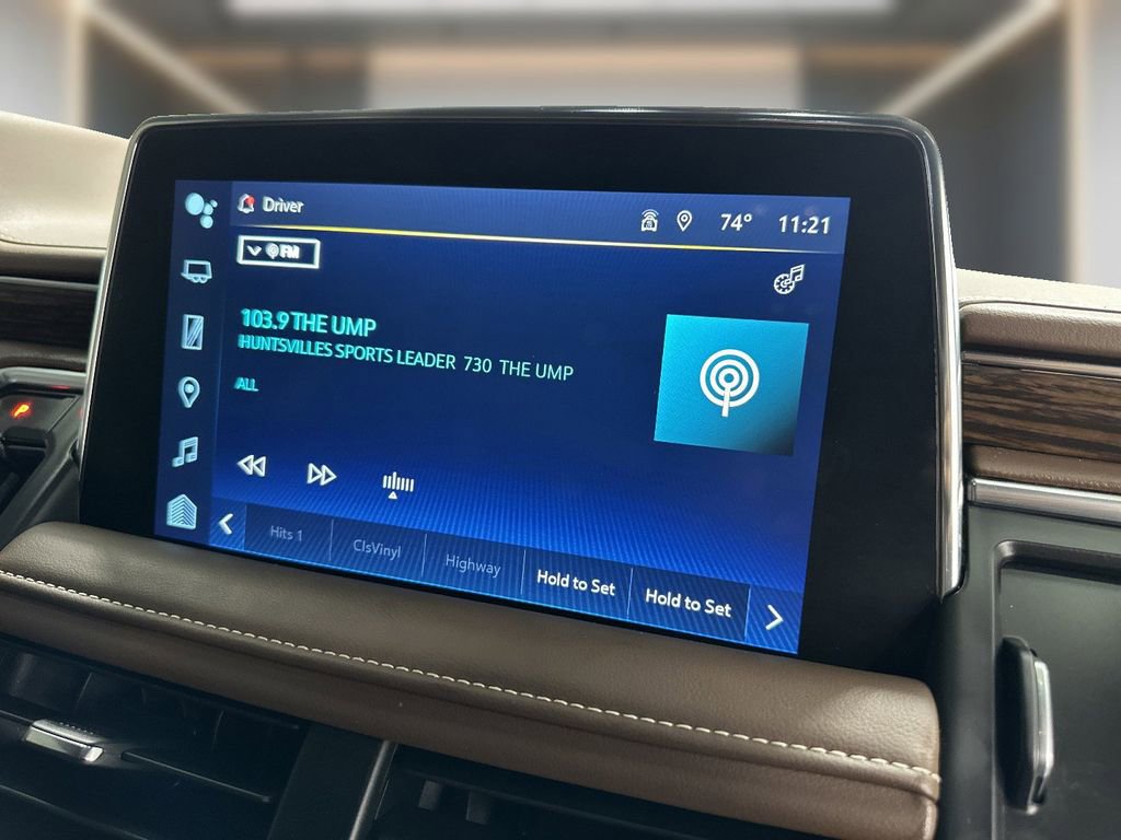 Used 2023 Chevrolet Suburban High Country AWD/4WD image 19