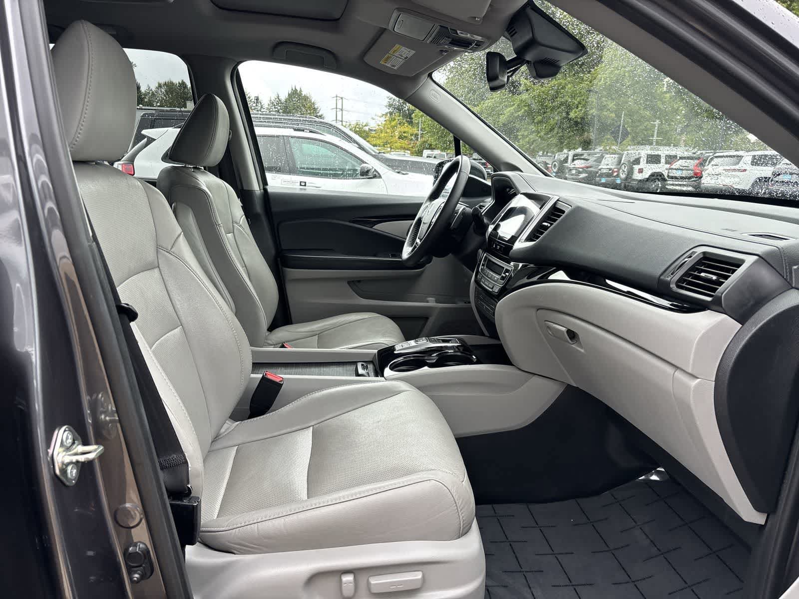 Used 2017 Honda Pilot Elite image 6