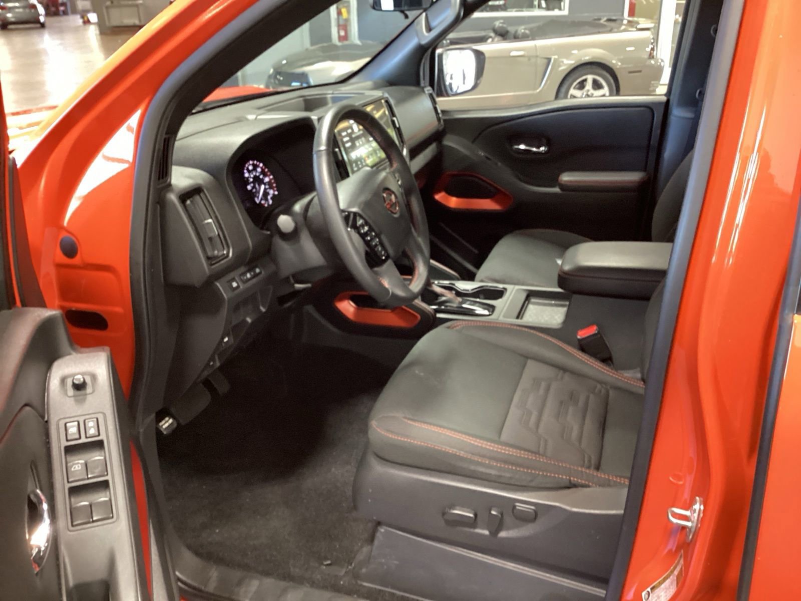 Used 2025 Nissan Frontier PRO-4X AWD/4WD image 14