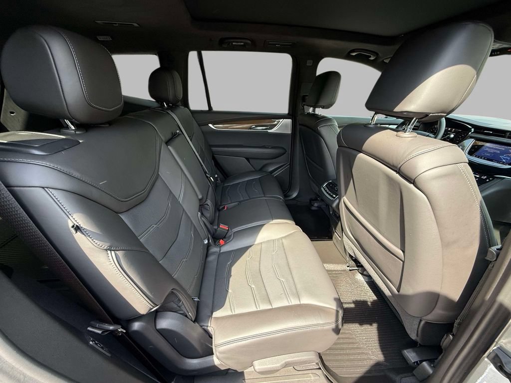 Used 2025 Cadillac XT6 Premium Luxury w/ Platinum Package AWD/4WD image 16