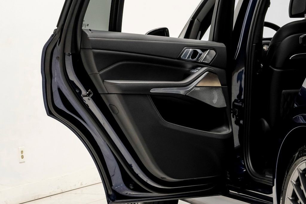 Used 2024 BMW ALPINA XB7 image 41