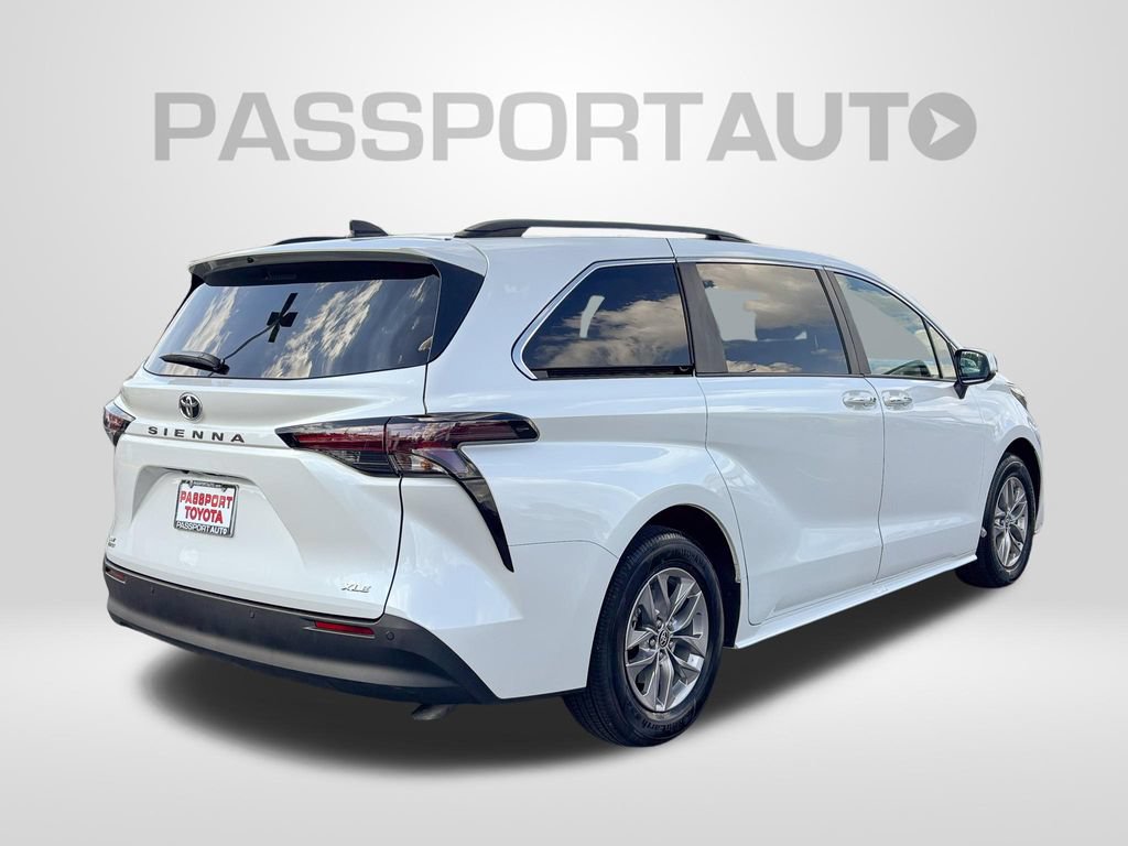 Used 2026 Toyota Sienna XLE FWD image 8