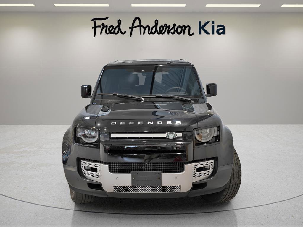 Used 2023 Land Rover Defender 130 SE image 3