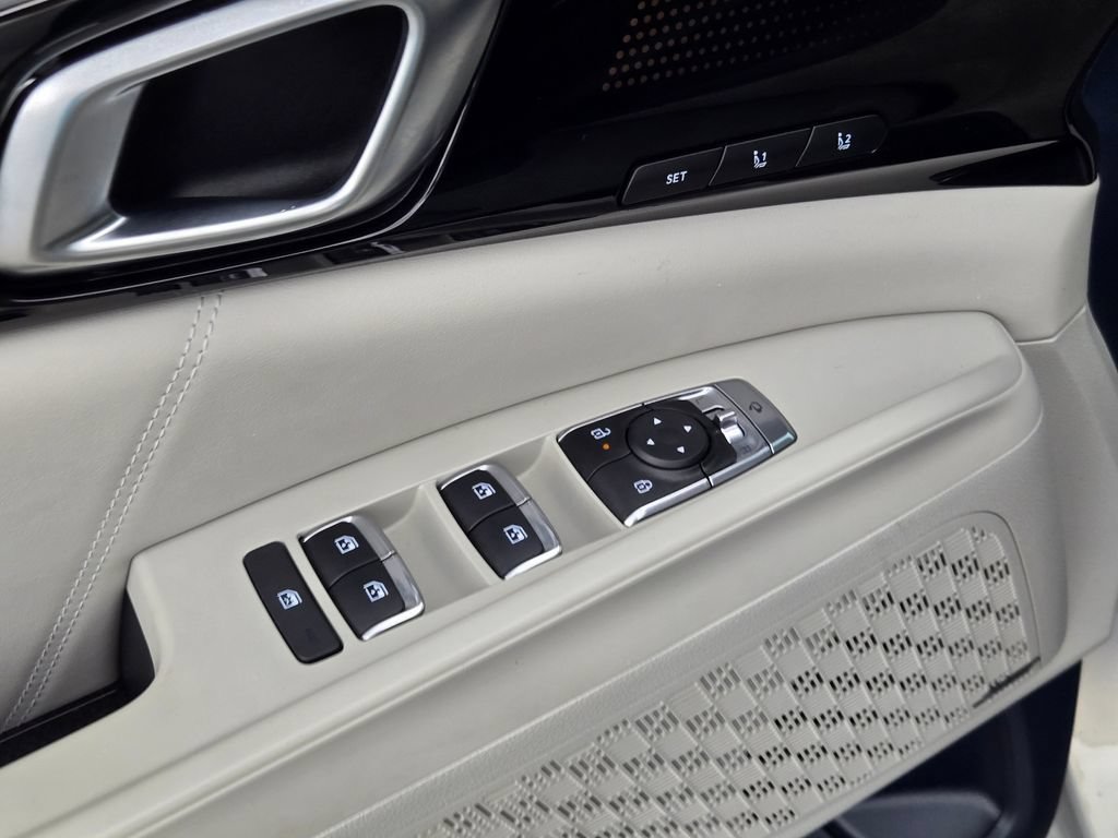 Used 2025 Kia Carnival SX Prestige FWD image 16