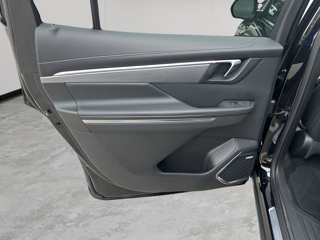 Used 2025 Buick Enclave Preferred FWD image 18