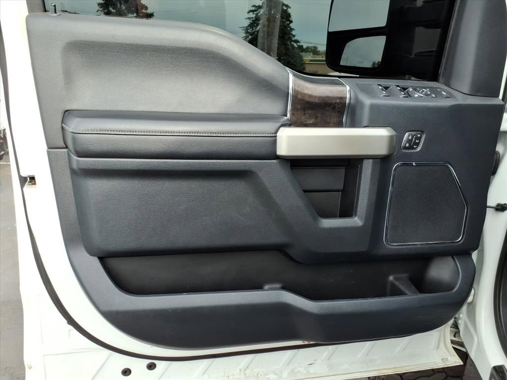 Used 2022 Ford F250 Lariat w/ Black Appearance Package image 13