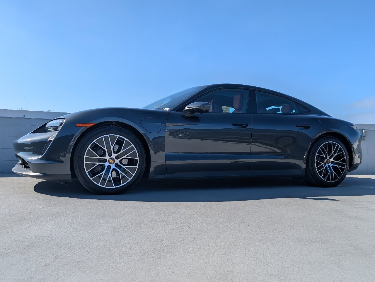 Used 2024 Porsche Taycan image 2